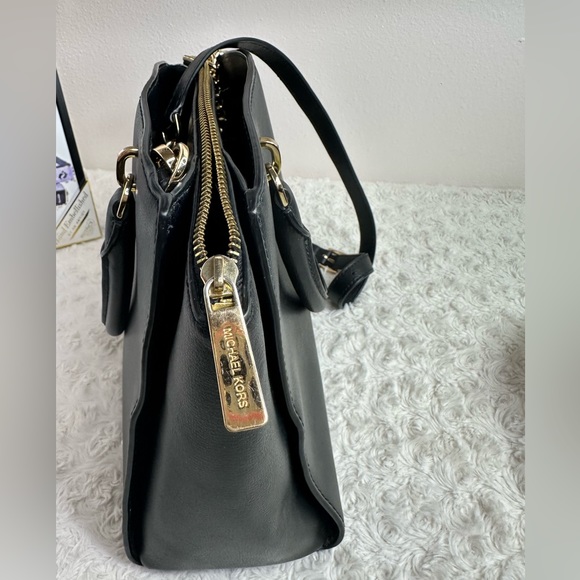 Michael Kors Ellis Large Satchel. - Picture 10 of 13